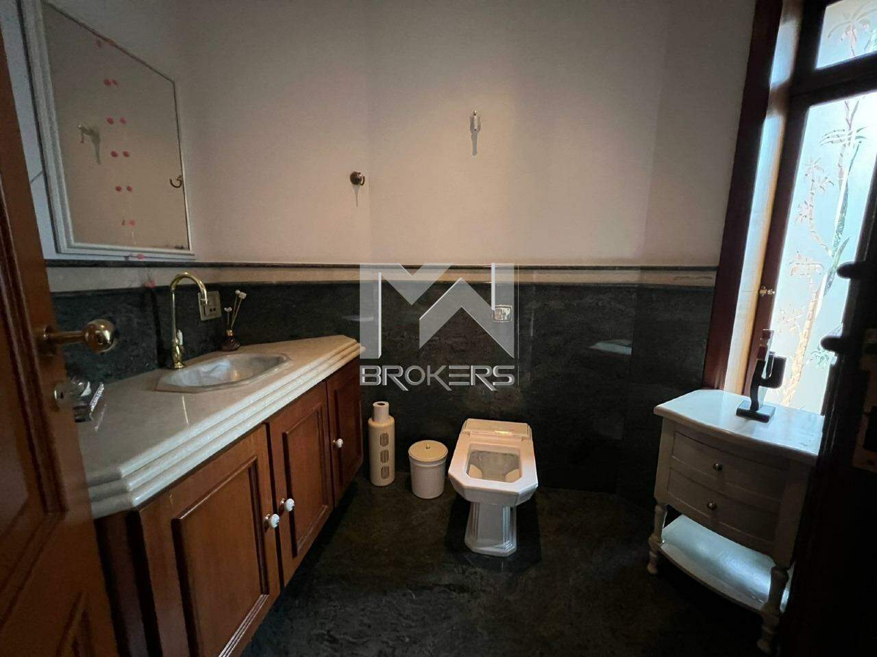 Casa em Condomínio à venda no Condomínio Marambaia: lavabo