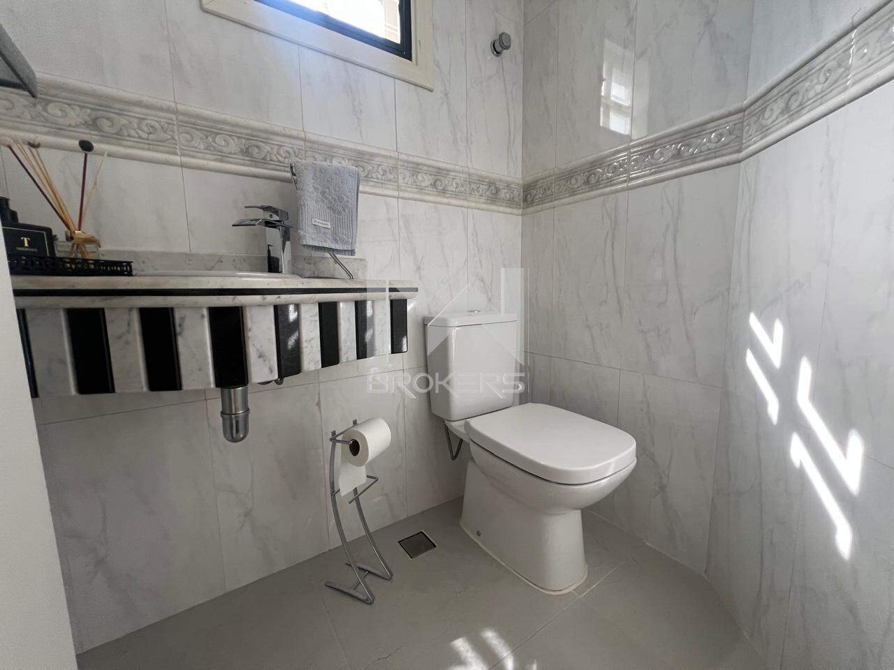 Casa em Condomínio à venda no Condomínio Vista Alegre: lavabo