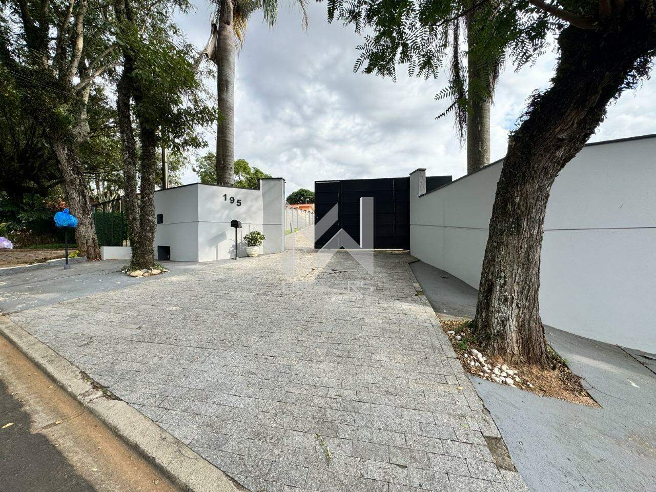 Casa em Condomínio à venda no Condomínio Vista Alegre: fachada