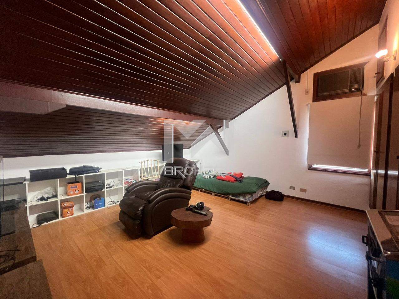 Casa em Condomínio à venda no Condomínio Vista Alegre: sótão