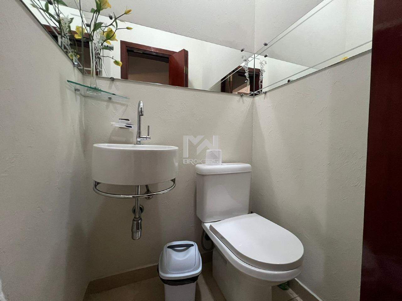 Casa em Condomínio à venda no Condomínio Jardim das Palmeiras: lavabo