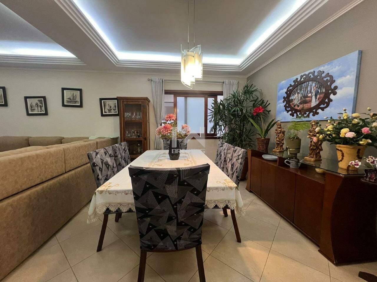 Casa em Condomínio à venda no Condomínio Jardim das Palmeiras: salas