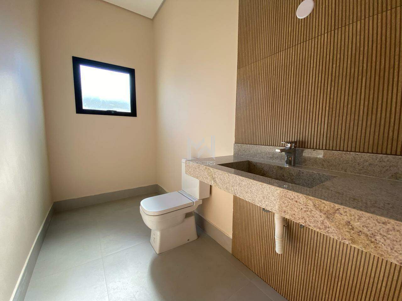 Casa à venda no Pinheirinho: lavabo