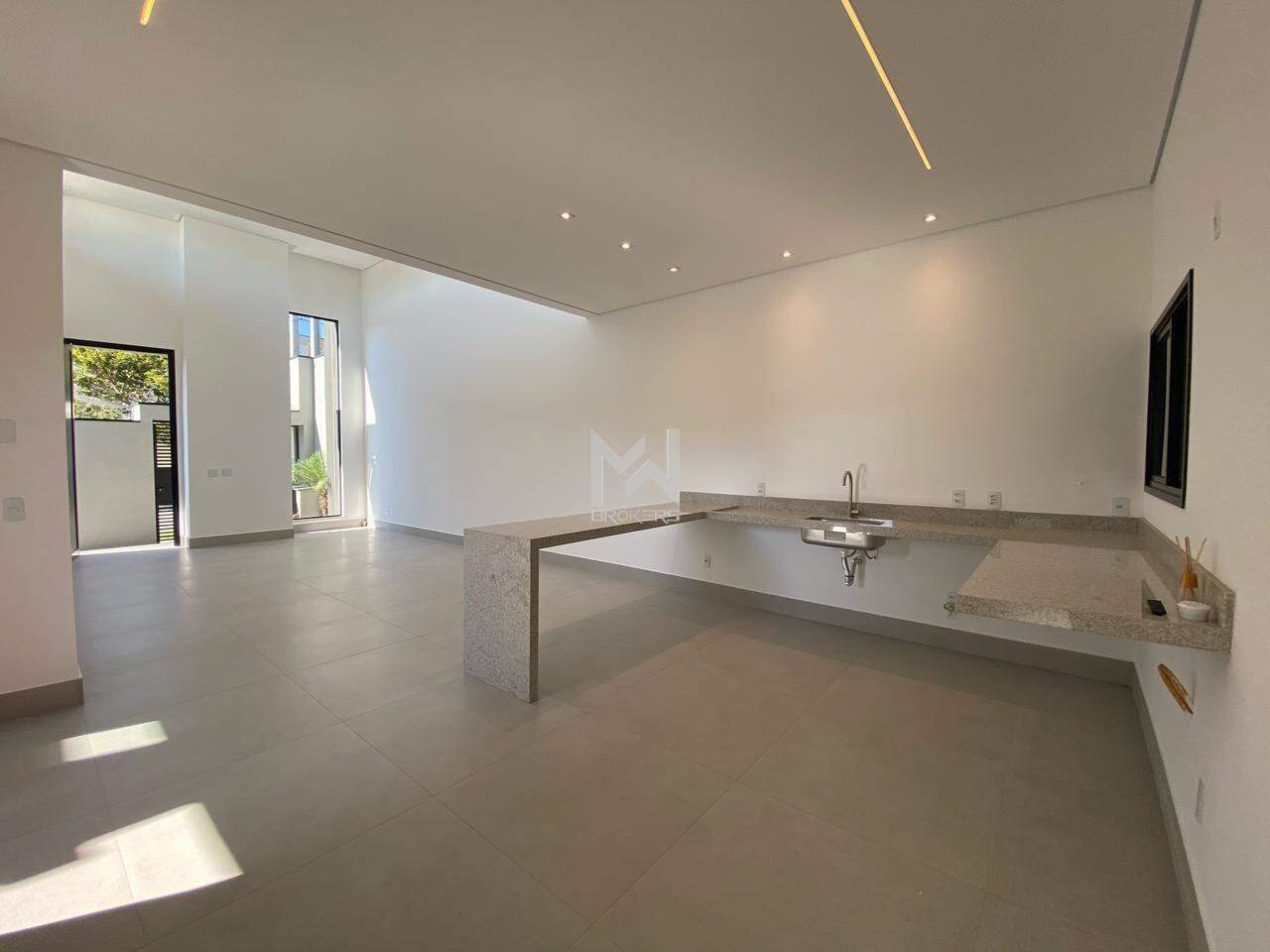 Casa à venda no Pinheirinho: salas e cozinha