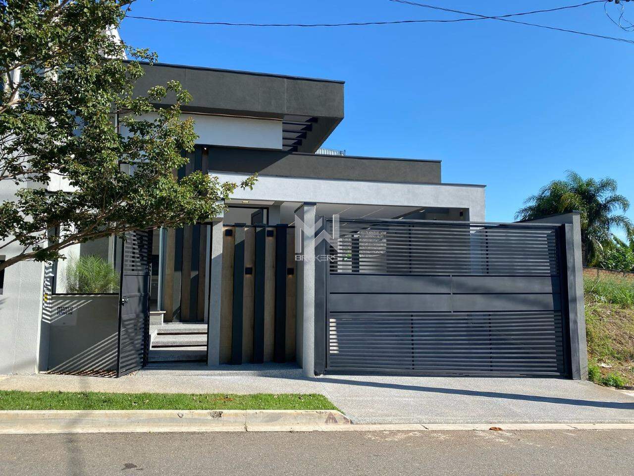 Casa à venda no Pinheirinho: fachada