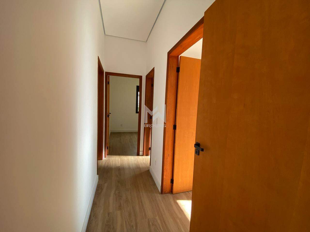 Casa à venda no Pinheirinho: corredor íntimo