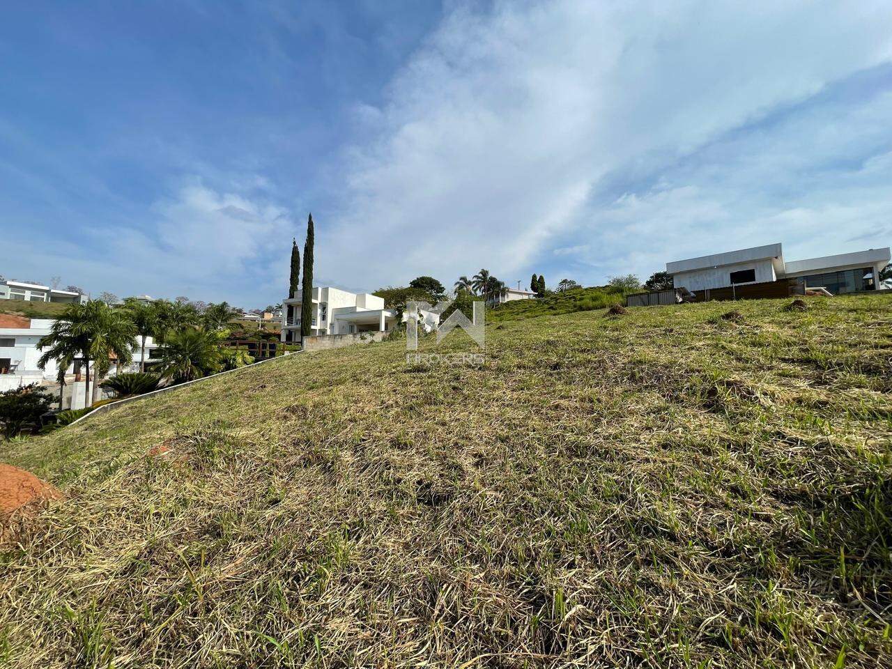 Terreno à venda no Condomínio Jardim Primavera: diagonal