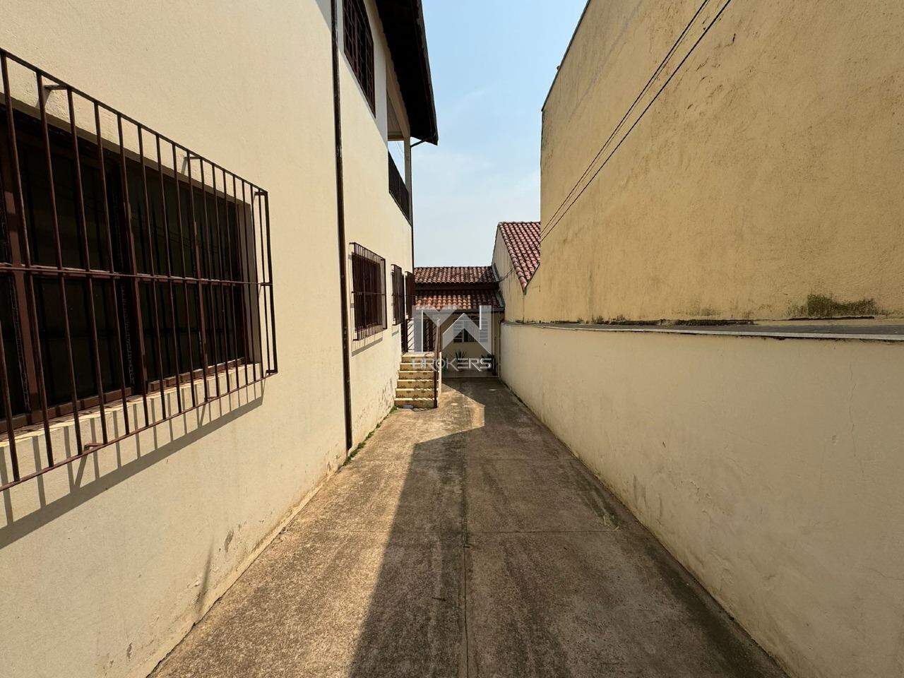 Casa à venda no Jardim Maria Rosa: corredor