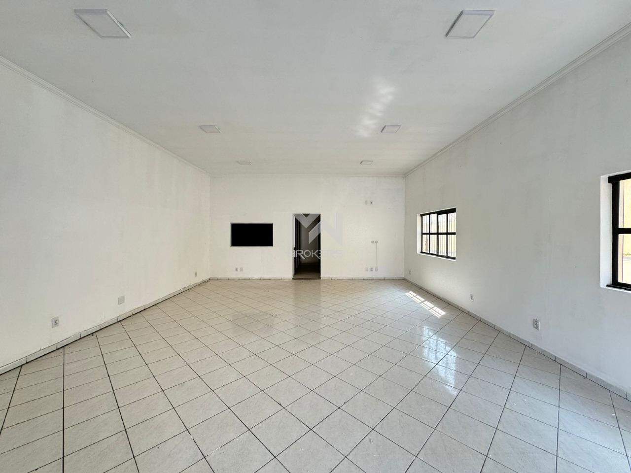 Casa à venda no Jardim Maria Rosa: salão comercial