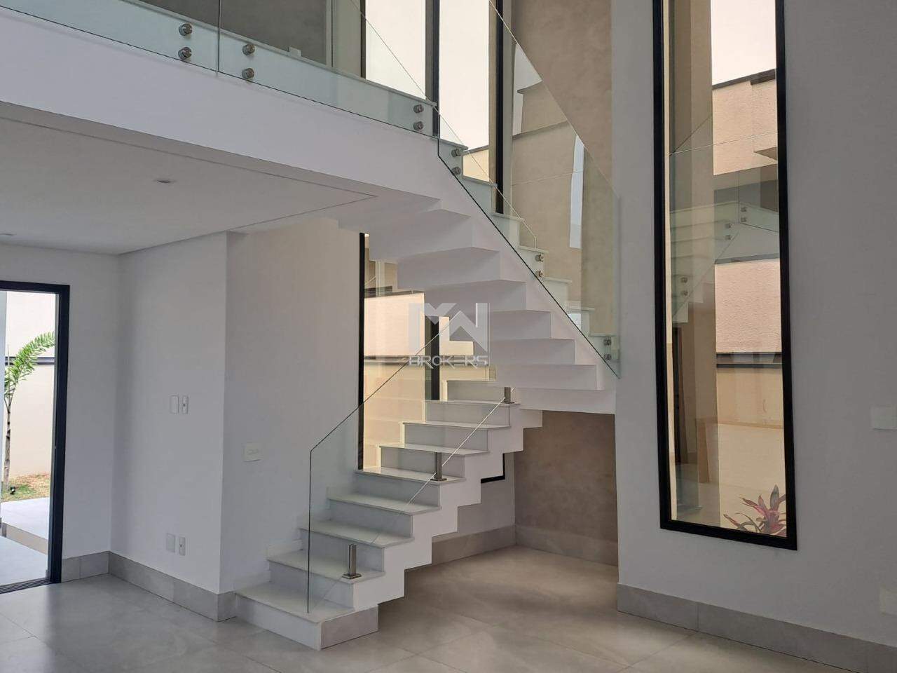 Casa em Condomínio à venda no Residencial Mont Alcino: escadas