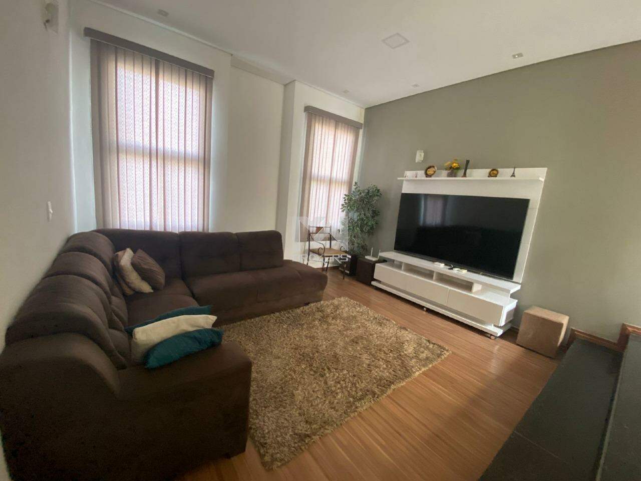 Casa em Condomínio à venda no Santa Claudina: sala de estar