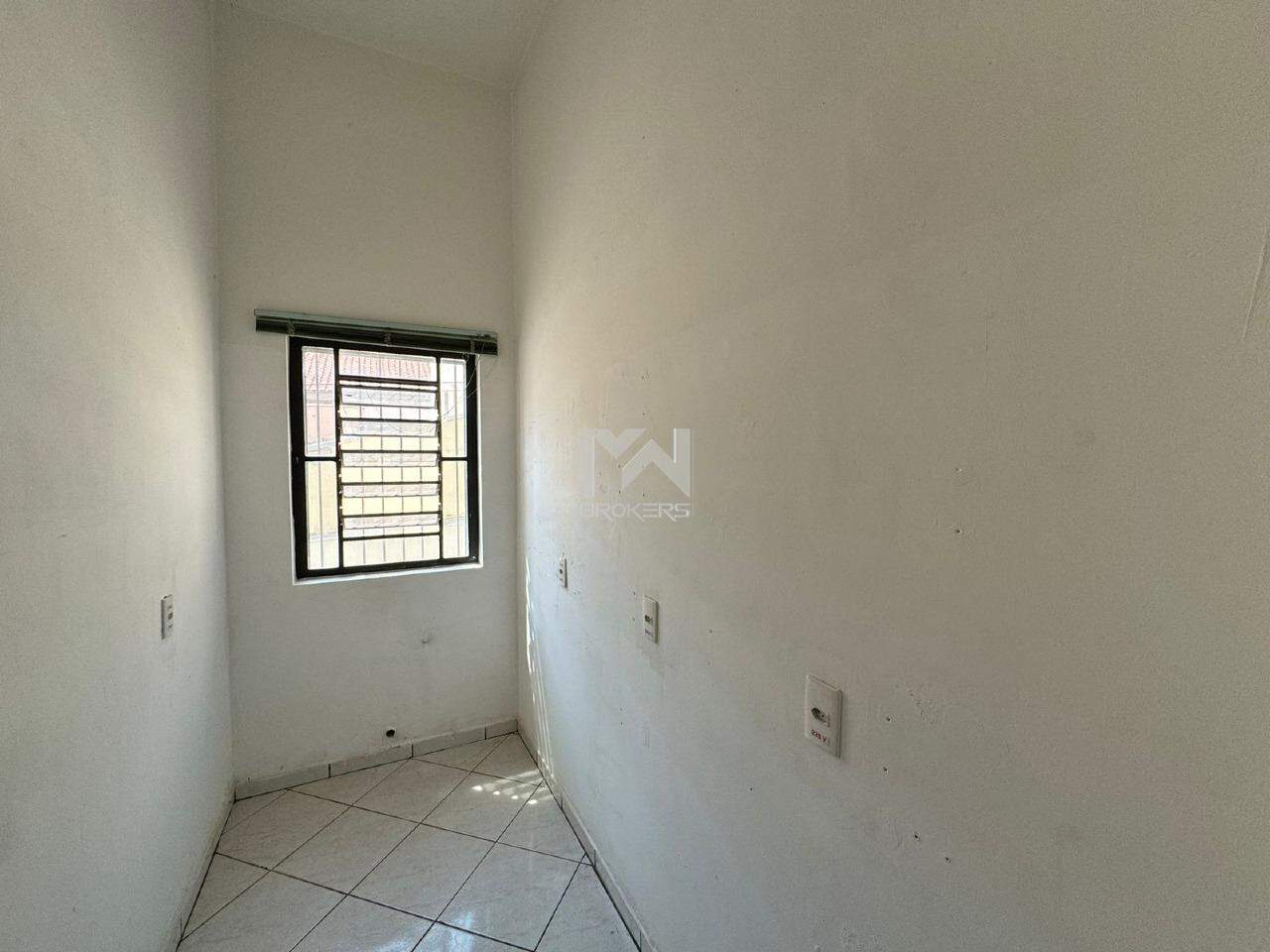 Casa para aluguel no Jardim Maria Rosa: depósito