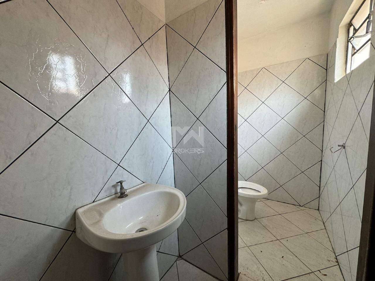 Casa para aluguel no Jardim Maria Rosa: banheiro