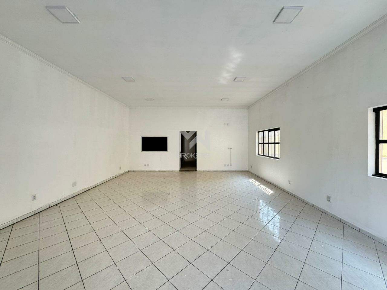 Casa para aluguel no Jardim Maria Rosa: salão comercial