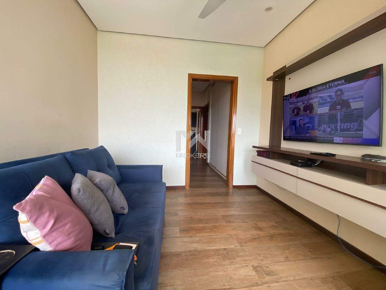 Casa em Condomínio à venda no Loteamento Recanto dos Paturis: sala de TV