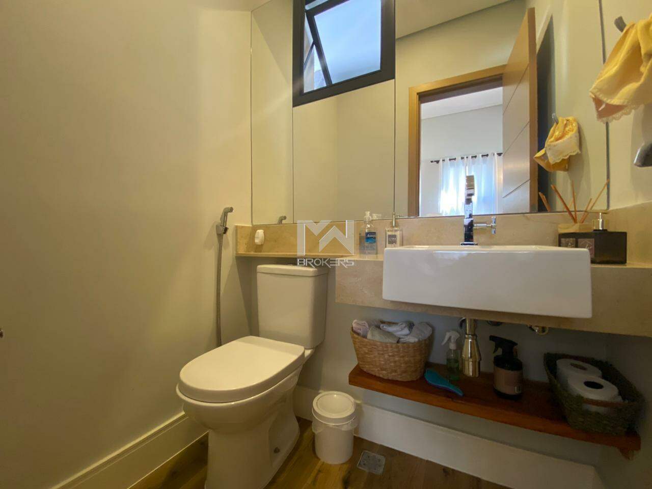 Casa em Condomínio à venda no Condomínio Terras de Vinhedo: lavabo