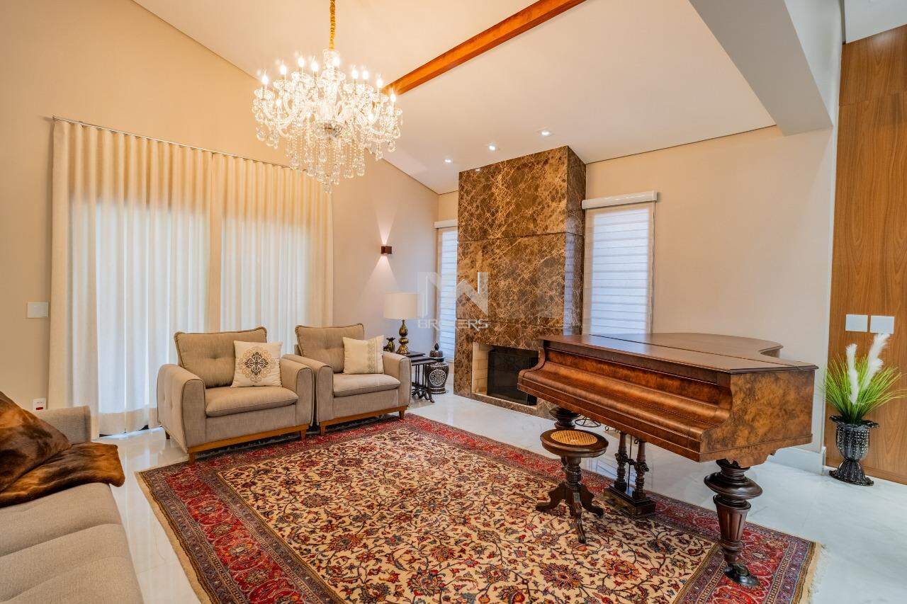 Casa em Condomínio à venda no Condomínio Marambaia: sala de lareira