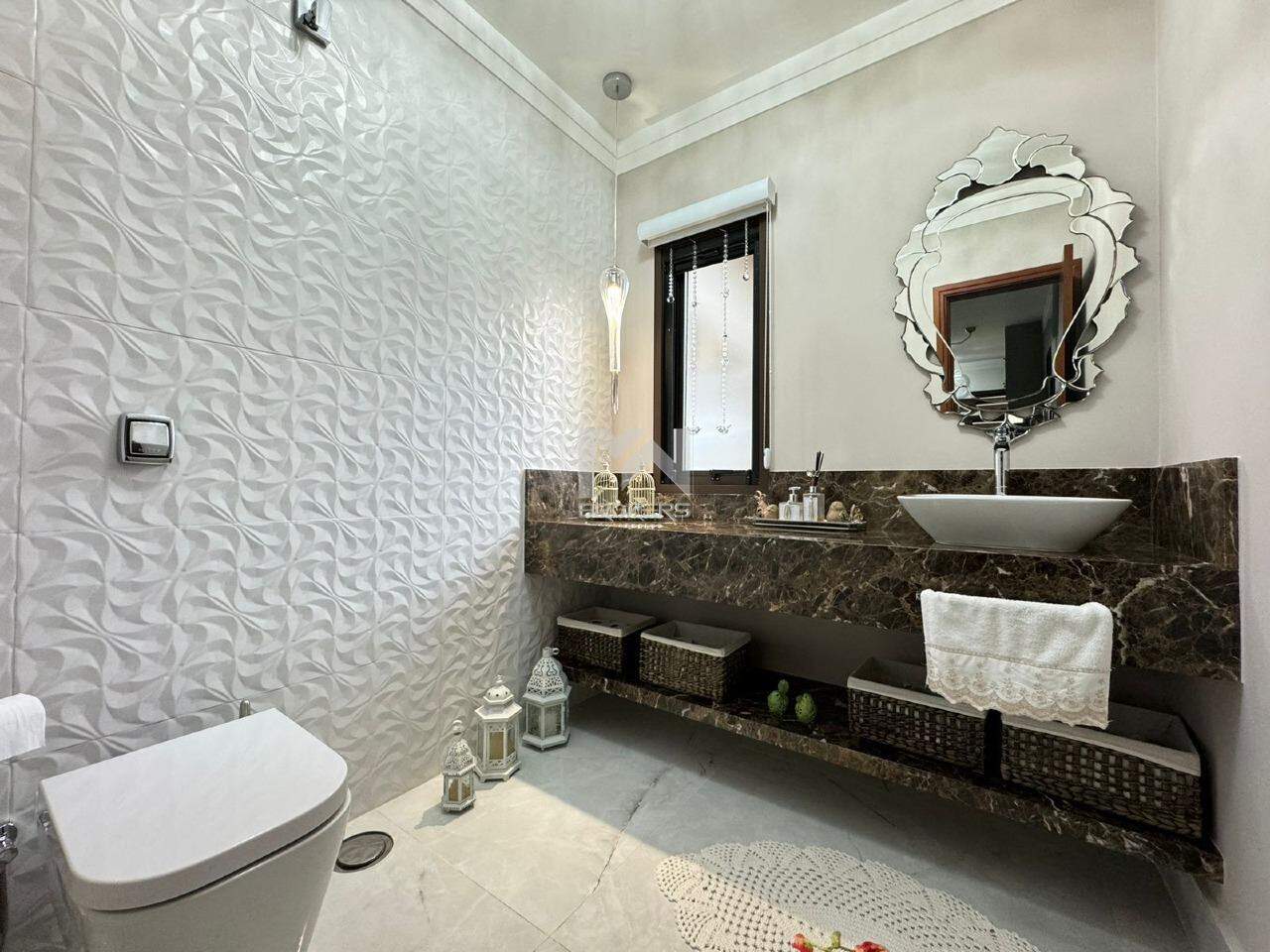 Casa em Condomínio à venda no Condomínio Marambaia: lavabo