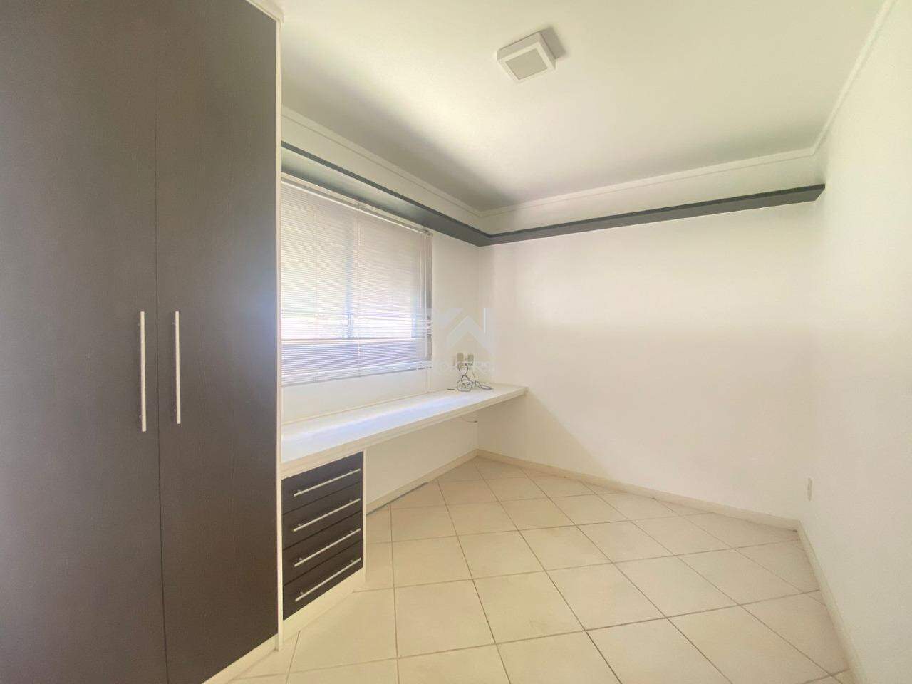 Casa em Condomínio para aluguel no Condomínio Vista Alegre: escritório