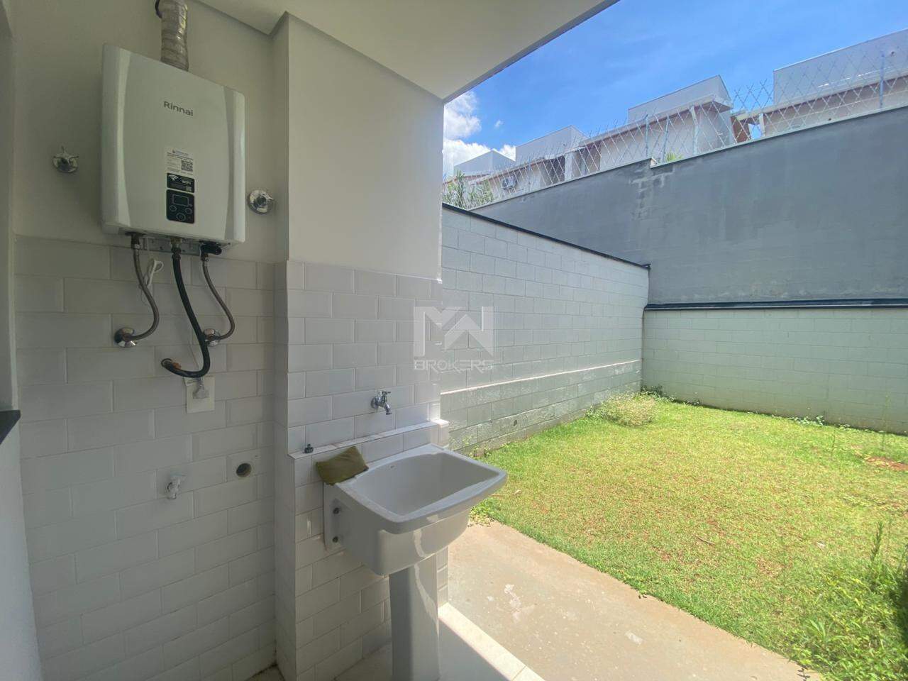 Casa em Condomínio à venda no Pinheirinho: área de serviços