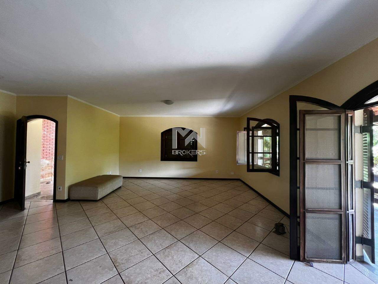 Casa em Condomínio para aluguel no Condomínio Marambaia: sala dois ambientes
