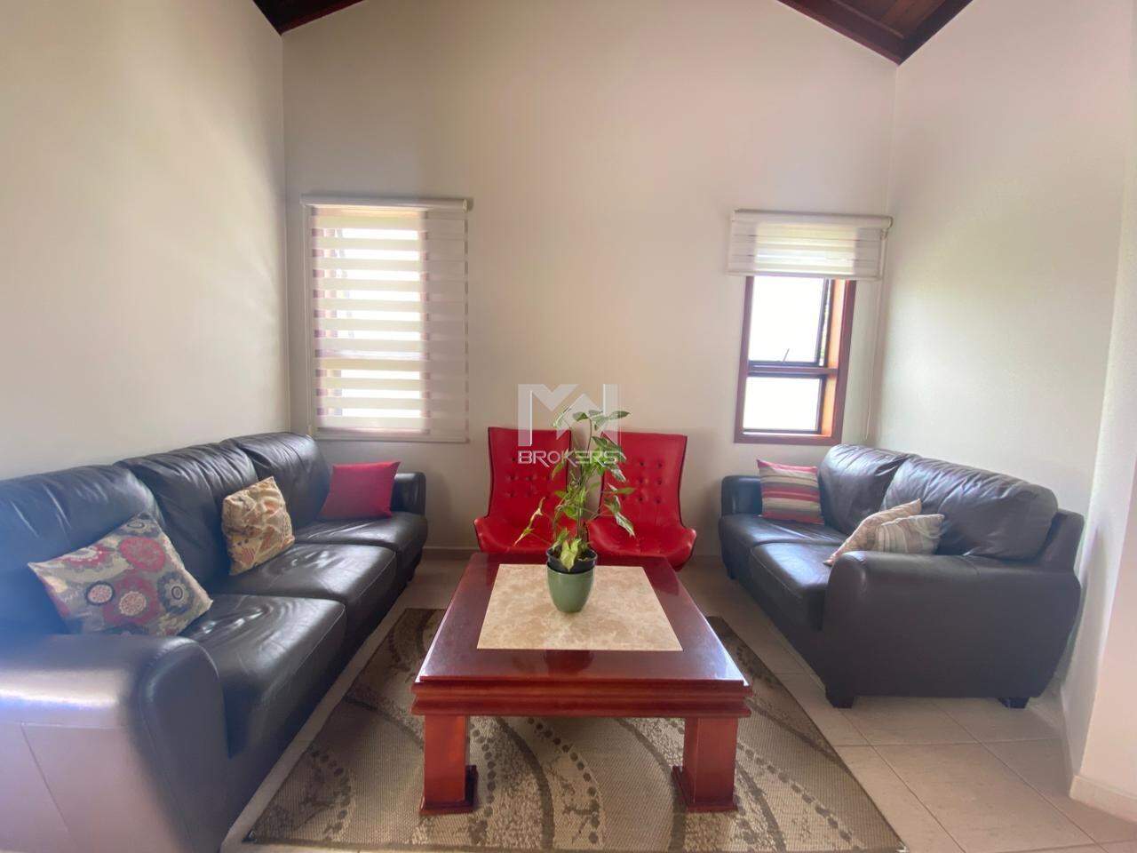 Casa em Condomínio à venda no Loteamento Recanto dos Paturis: sala de estar