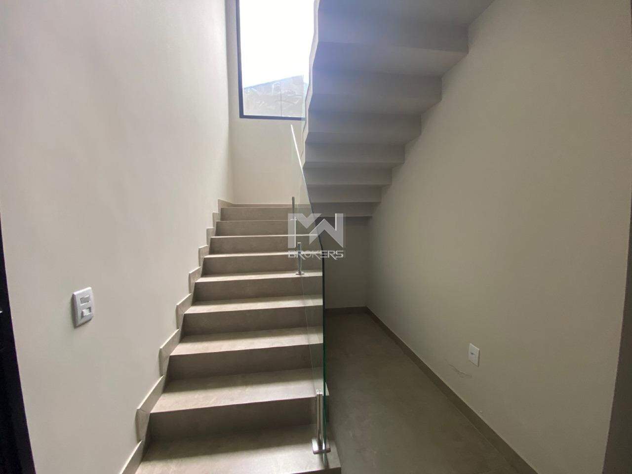 Casa em Condomínio à venda no Condomínio Santa Isabel: escadas de acesso