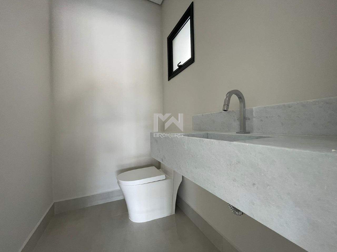 Casa em Condomínio à venda no Condomínio Reserva dos Vinhedos: lavabo