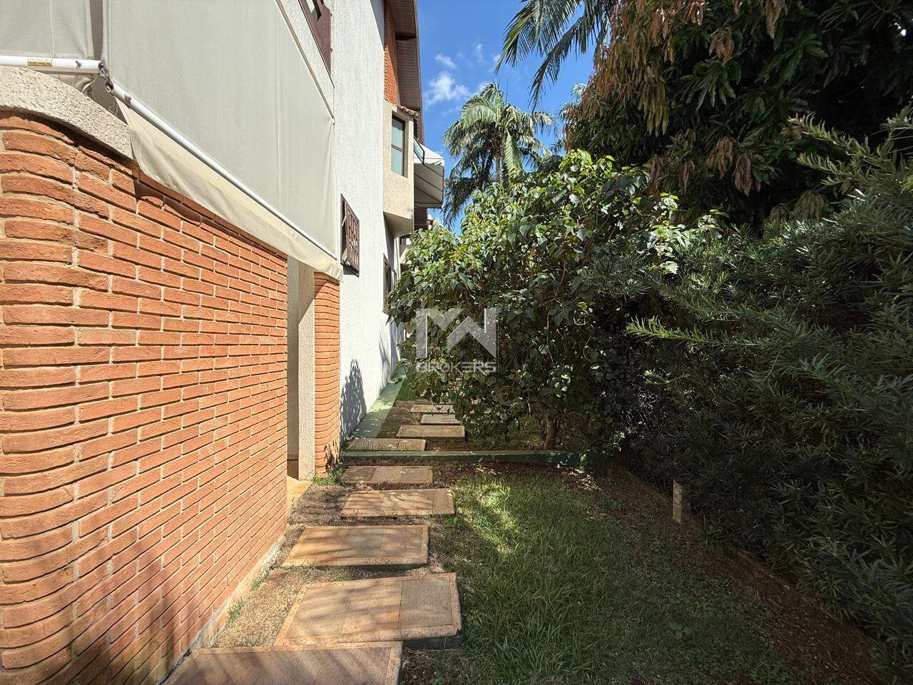 Casa em Condomínio à venda no Condomínio Marambaia: Corredor lateral