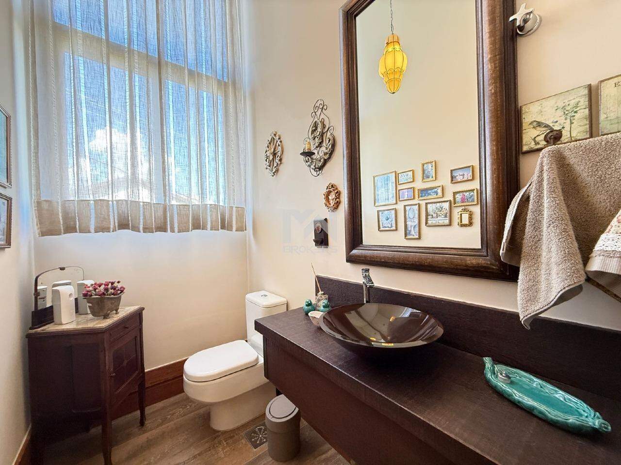 Casa em Condomínio à venda no Condomínio Campo de Toscana: lavabo