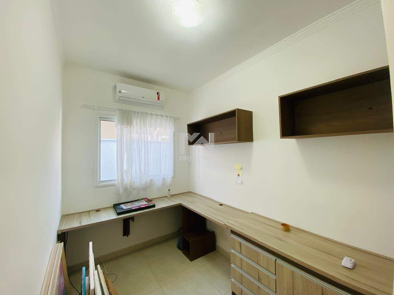 Casa em Condomínio à venda no Condomínio Terras de São Francisco: escritório