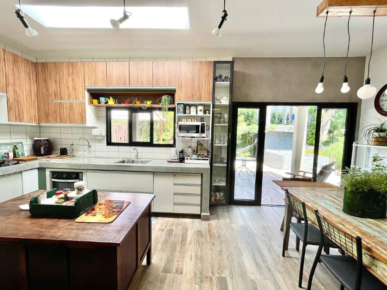 Casa em Condomínio à venda no Condomínio Chácaras do Lago: Cozinha