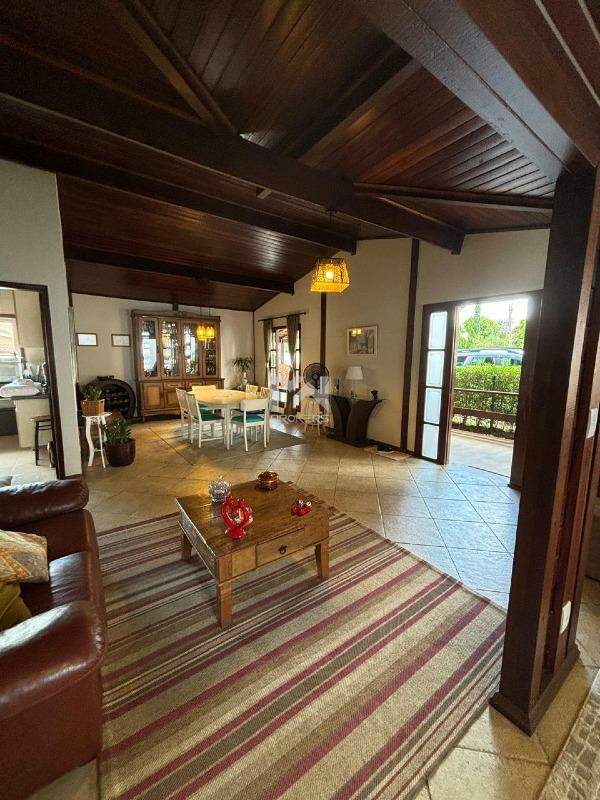 Casa em Condomínio à venda no Condomínio Marambaia: salas