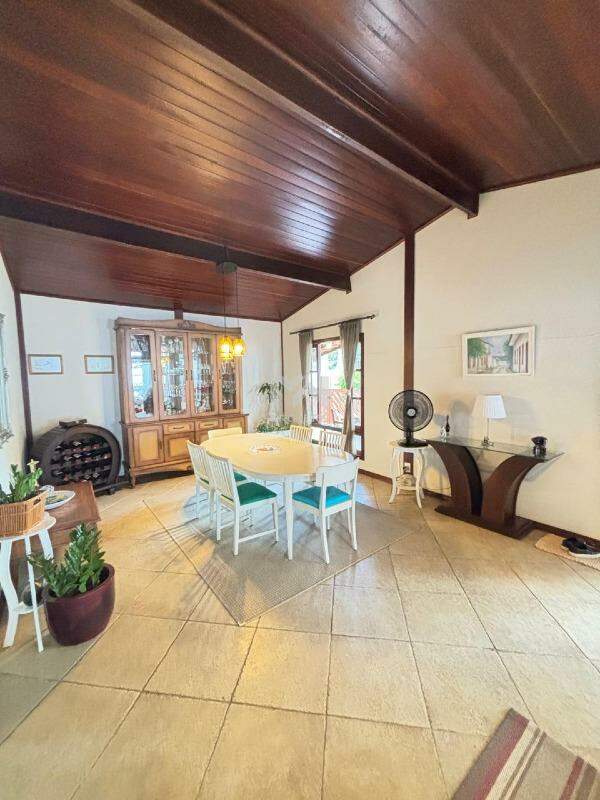 Casa em Condomínio à venda no Condomínio Marambaia: salas