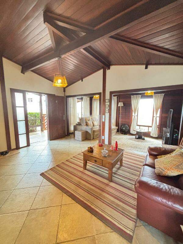 Casa em Condomínio à venda no Condomínio Marambaia: salas