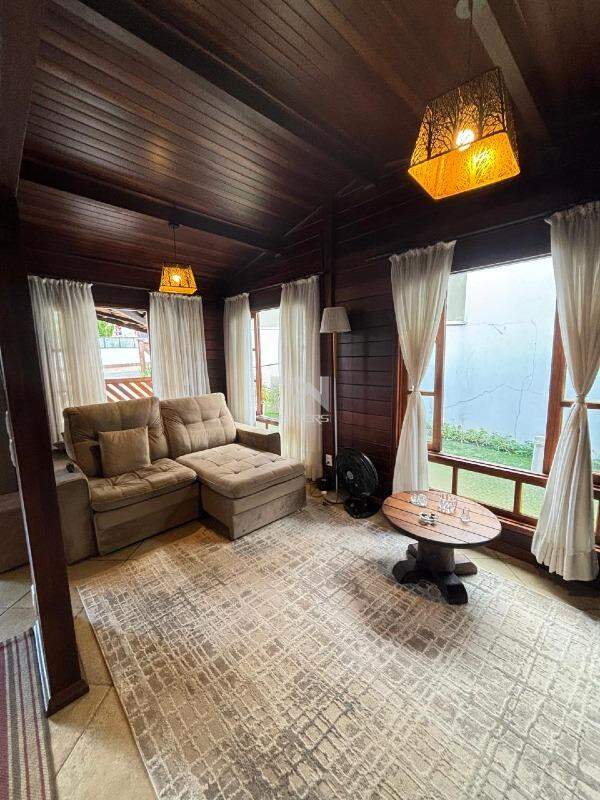 Casa em Condomínio à venda no Condomínio Marambaia: salas