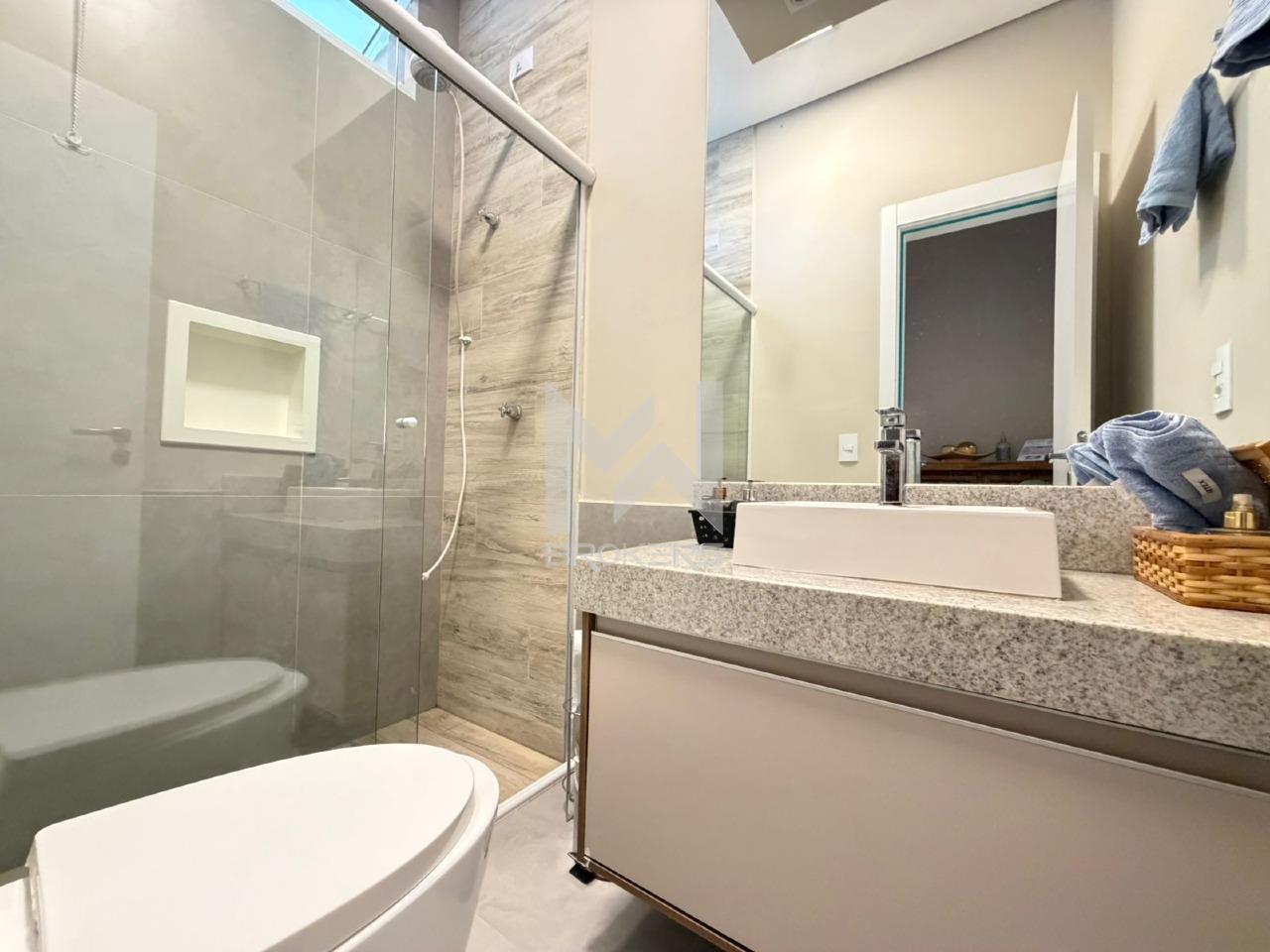 Casa em Condomínio à venda no Condomínio Marambaia: banheiro