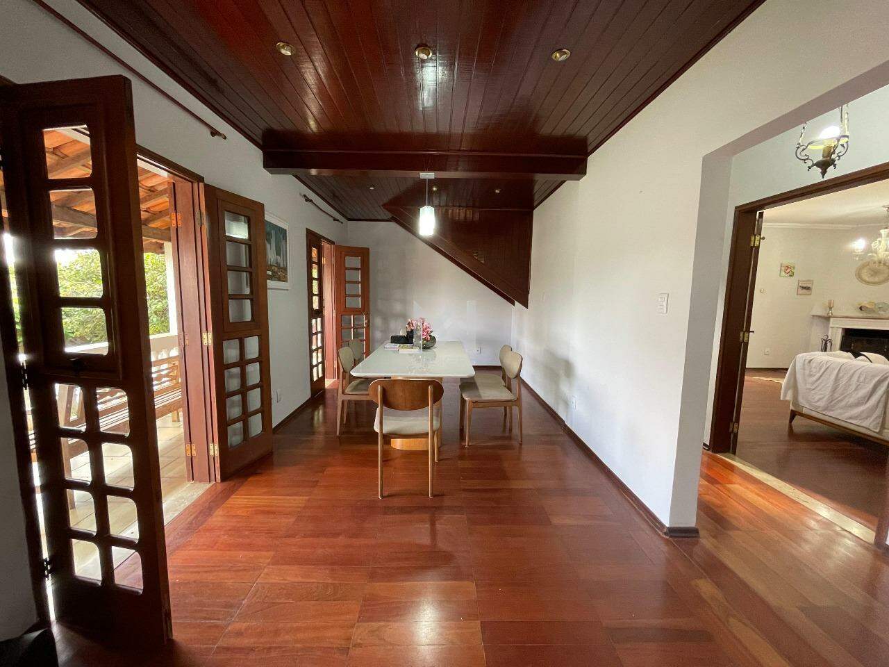 Casa em Condomínio à venda no Condomínio Chácaras do Lago: Sala jantar