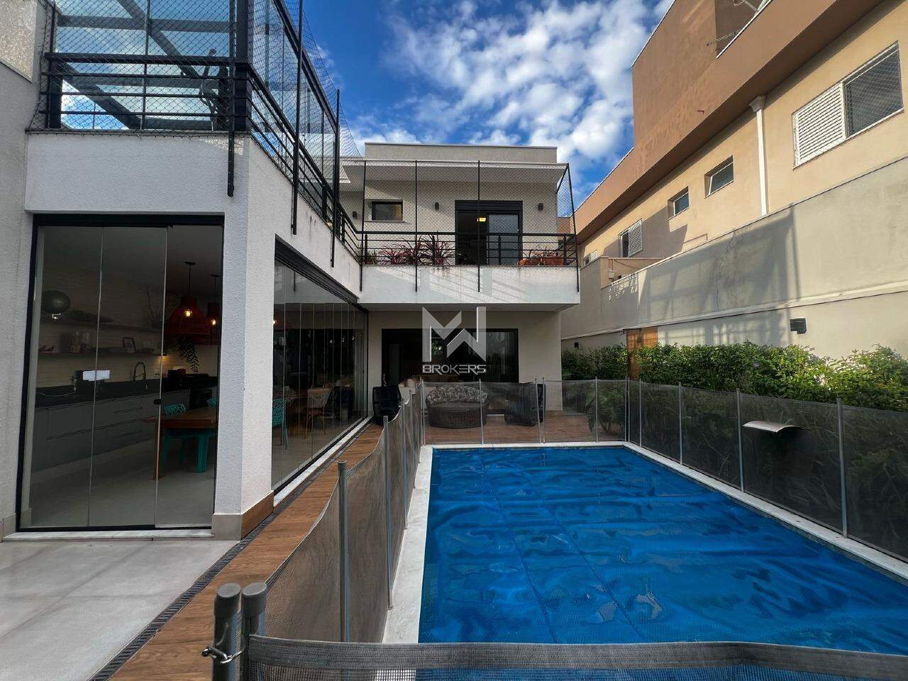 Casa em Condomínio à venda no Nações: fundos