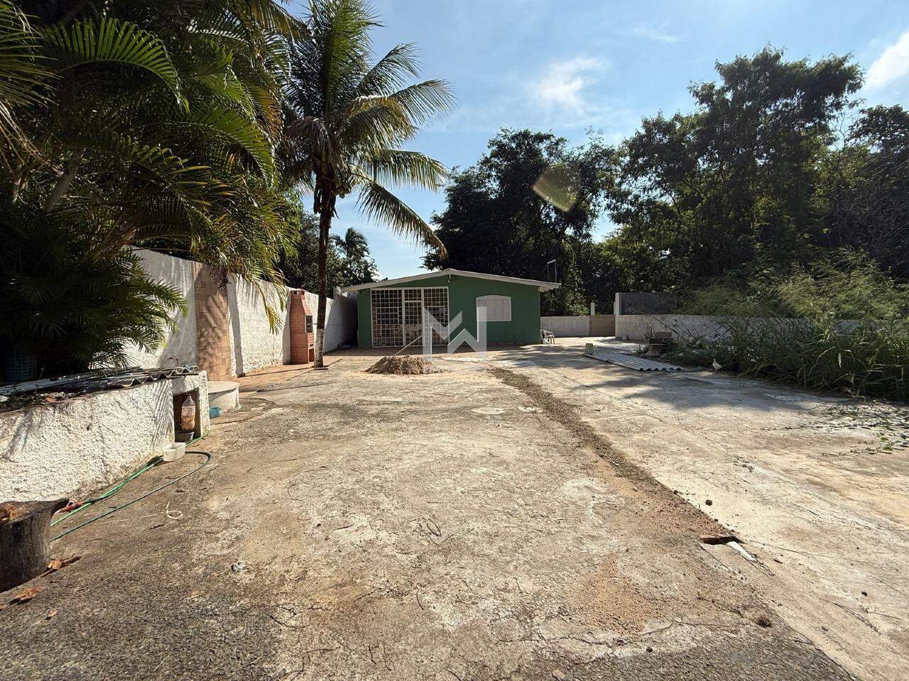 Chácara à venda no Chácaras São Bento: quintal