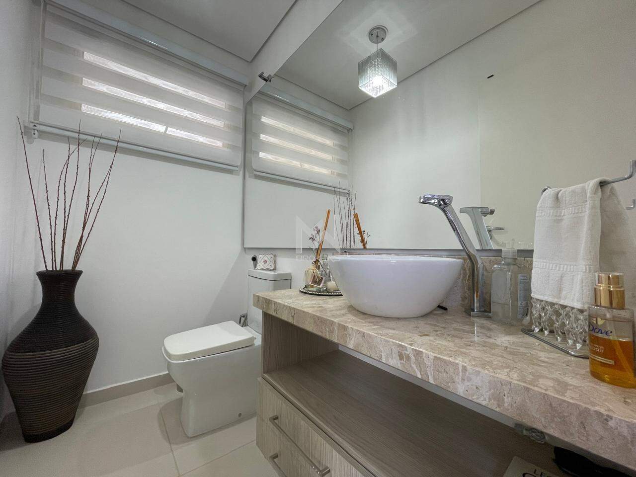 Casa em Condomínio à venda no Bosque: lavabo