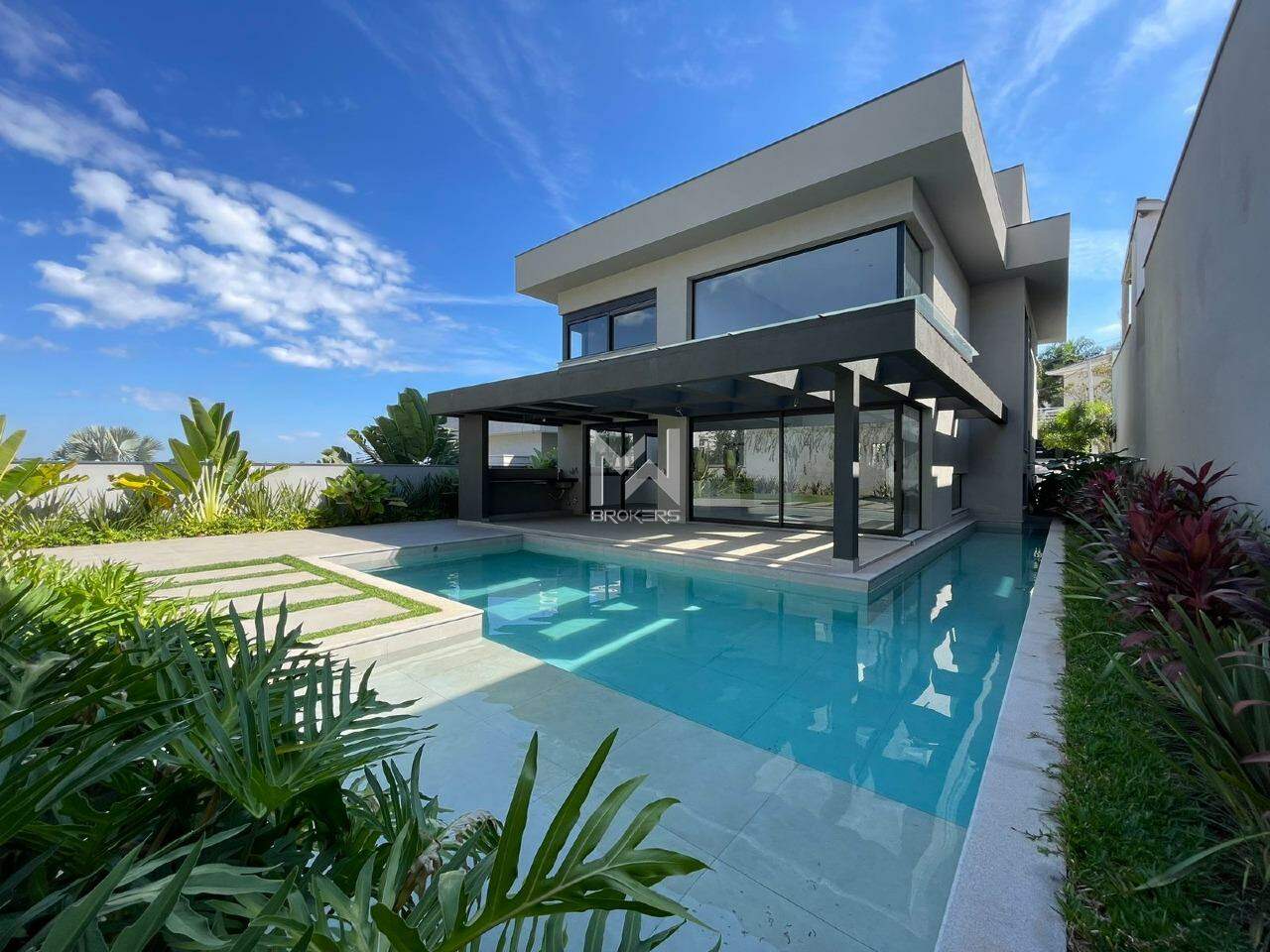 Casa em Condomínio à venda no Condomínio Terras de Vinhedo: piscina fundos casa