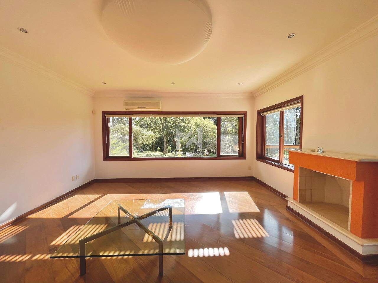 Casa em Condomínio à venda no Condomínio Chácaras do Lago: salas