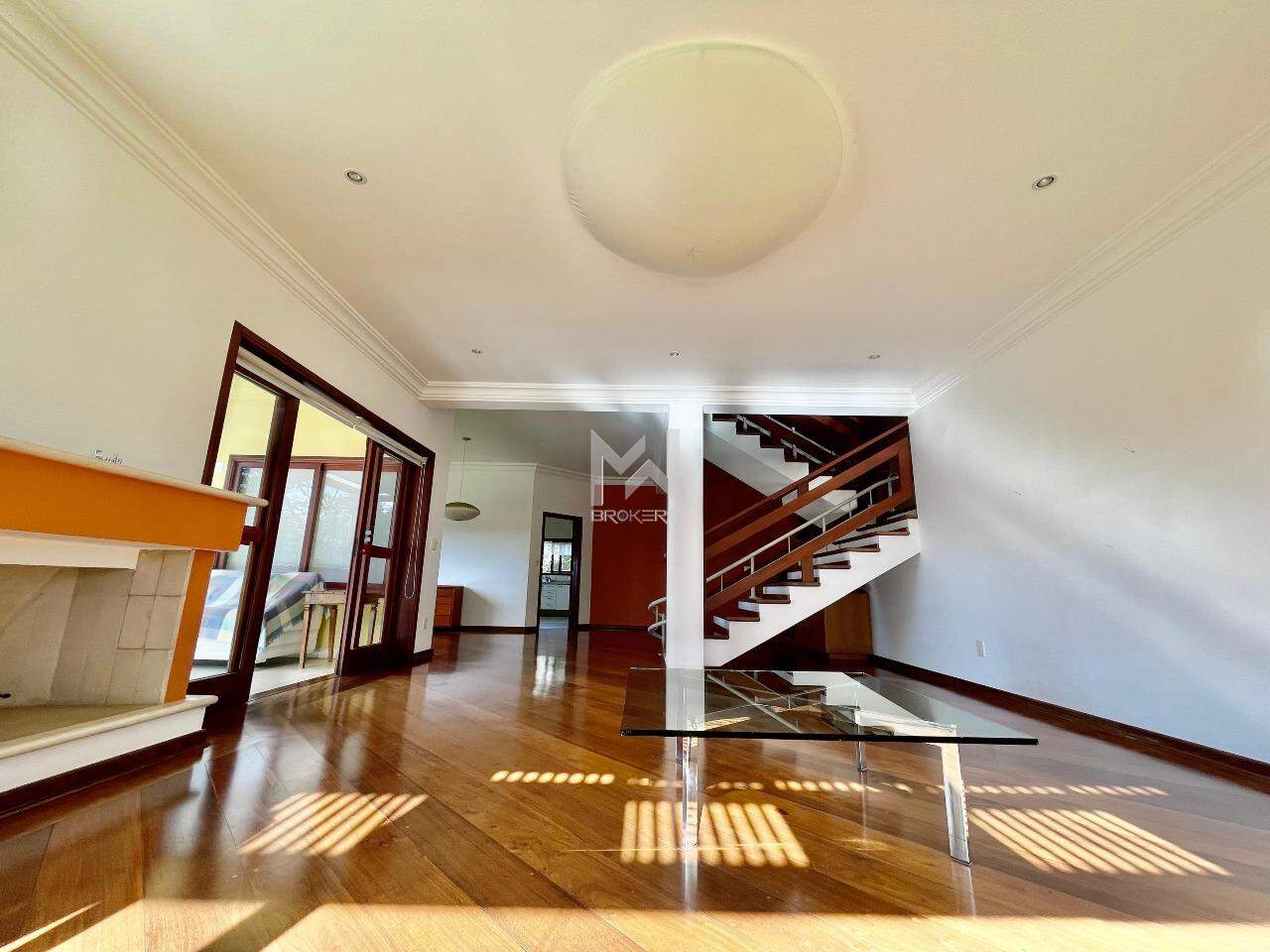 Casa em Condomínio à venda no Condomínio Chácaras do Lago: salas