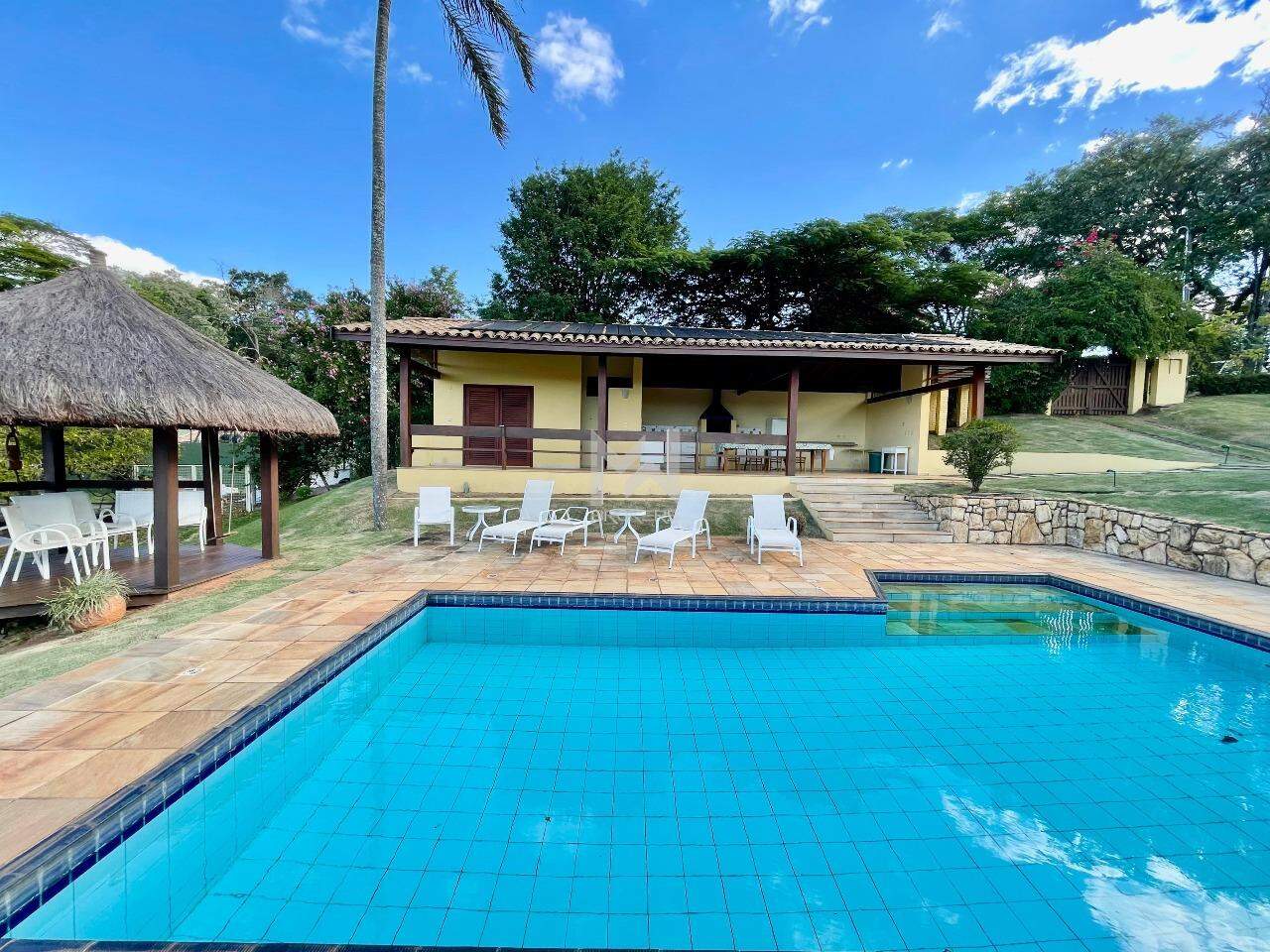 Casa em Condomínio à venda no Condomínio Chácaras do Lago: piscina