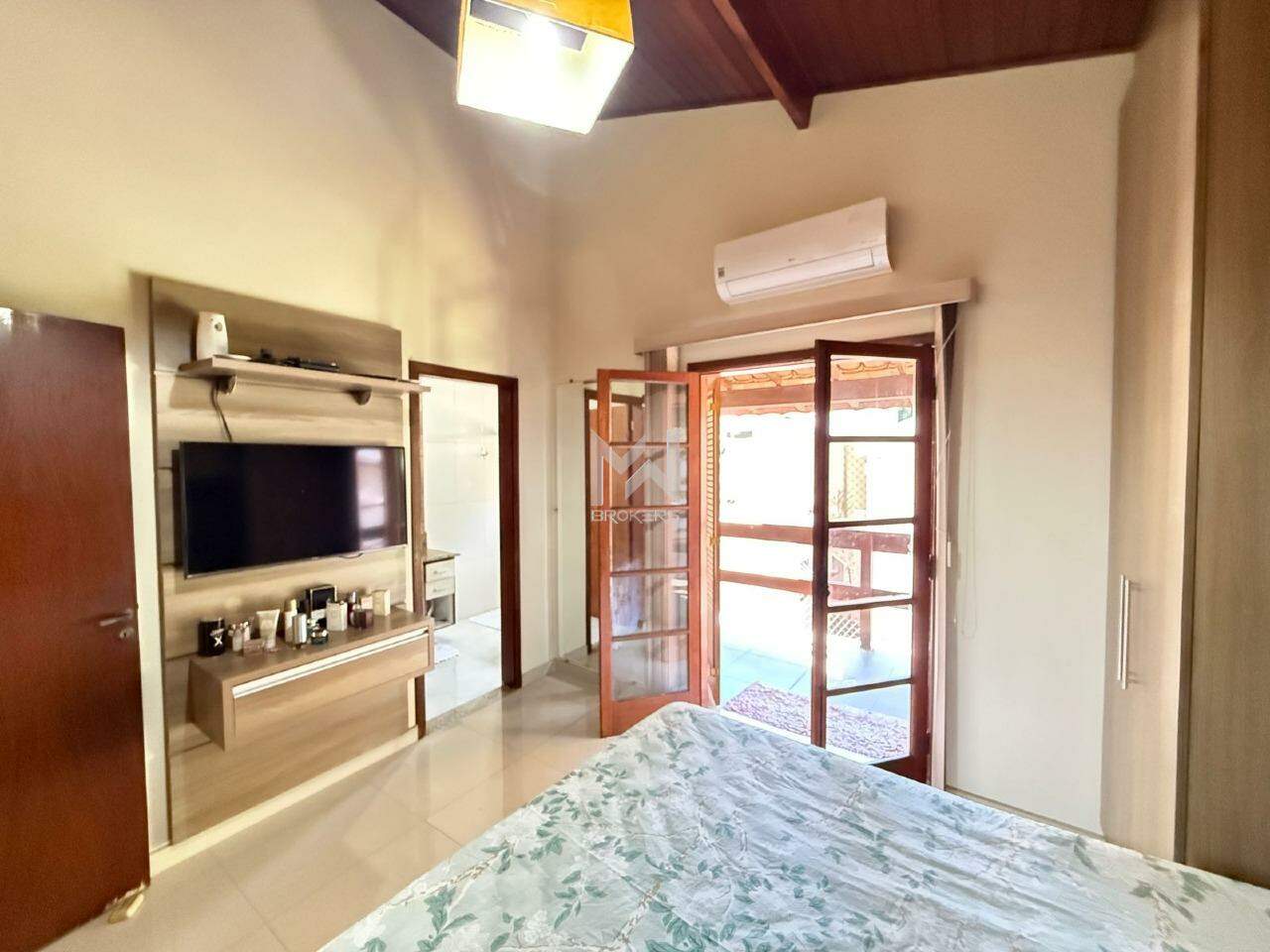 Casa em Condomínio à venda no Condomínio Vista Alegre: suíte master