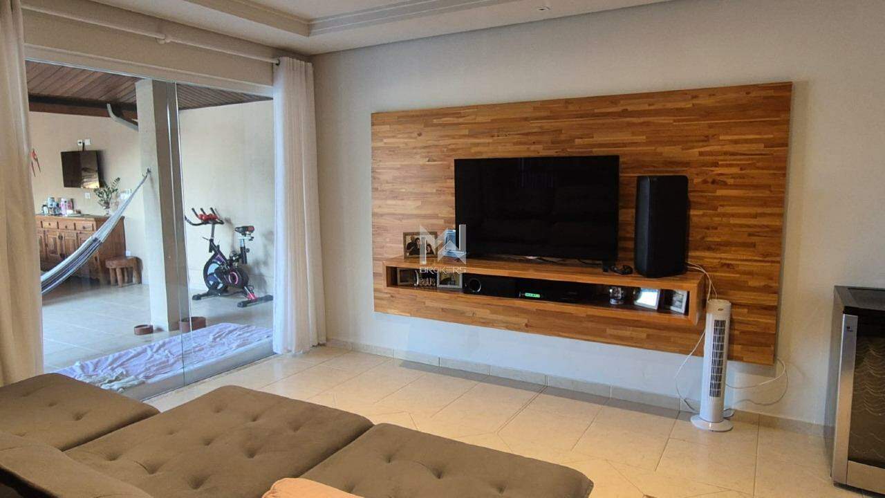 Casa em Condomínio para aluguel no Loteamento Recanto dos Paturis: sala de TV