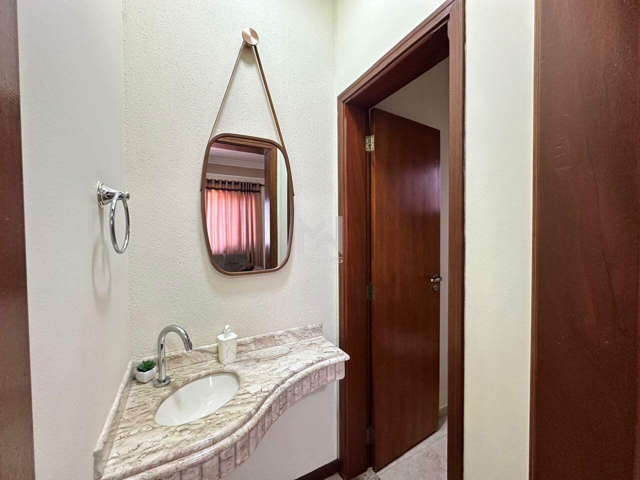 Casa à venda no Jardim das Palmeiras: lavabo