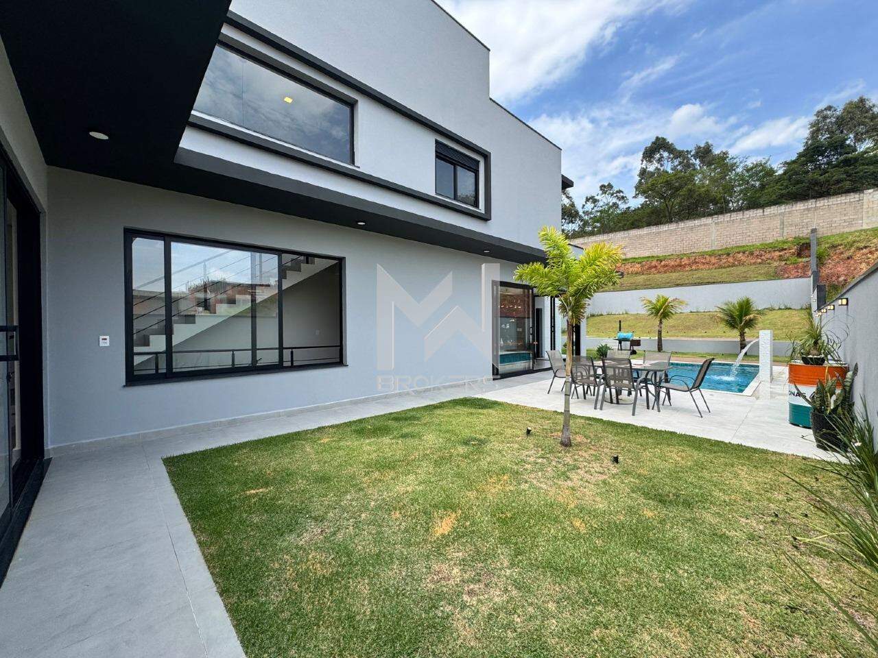 Casa em Condomínio à venda no Condominio Villa D Oro: fundos