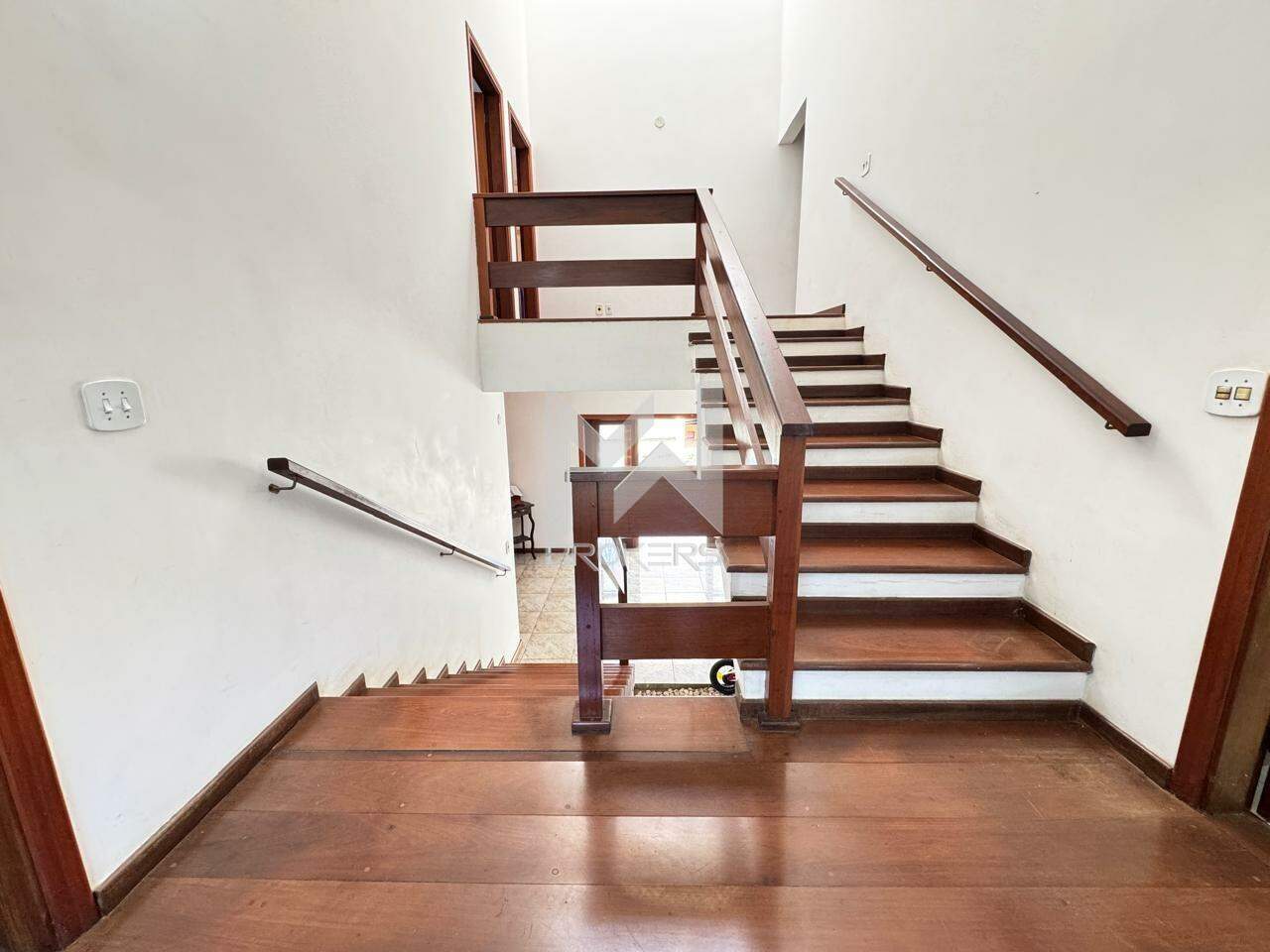 Casa em Condomínio à venda no Condomínio Vista Alegre: escada